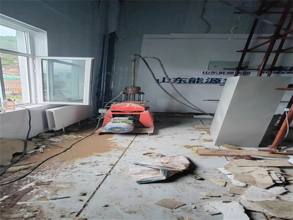 三乡镇地基基础下沉墙体裂缝加固注浆顶升施工